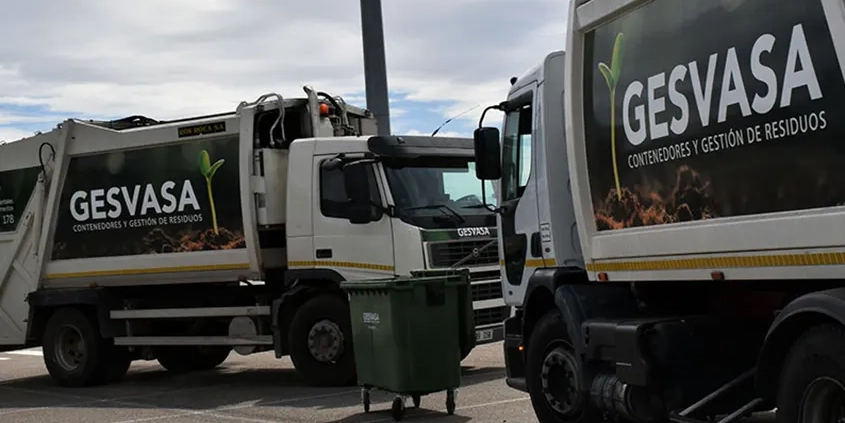 Camiones de reciclaje en Gesvasa Gestión de residuos