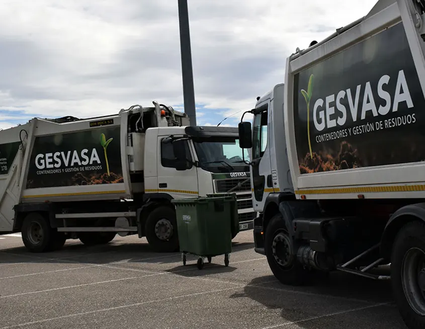 Camiones de reciclaje en Gesvasa Gestión de residuos